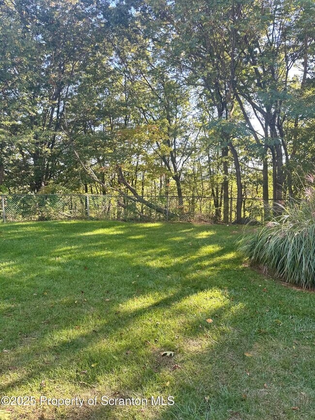Building Photo - 1112 Summit Pointe