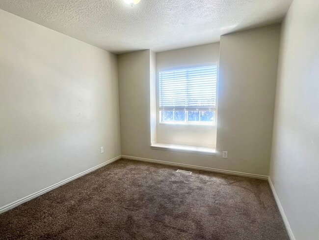 Building Photo - Lovely 4-Bedroom House in Lehi