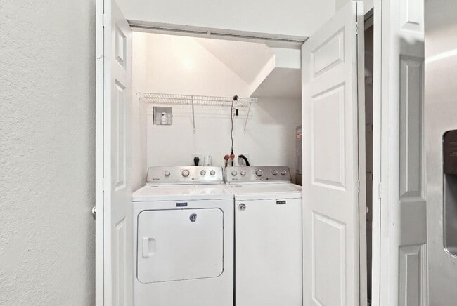 Building Photo - 406 W Santa Catalina Cir