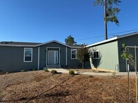Building Photo - Fresh, Bright & Move-In Ready on Arrowhead...