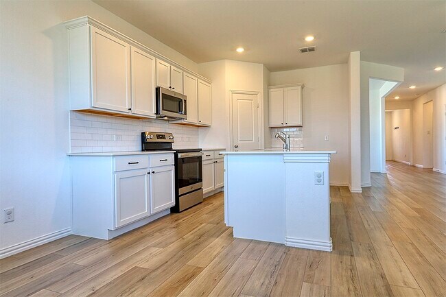 Building Photo - 215 Olmstead Dr