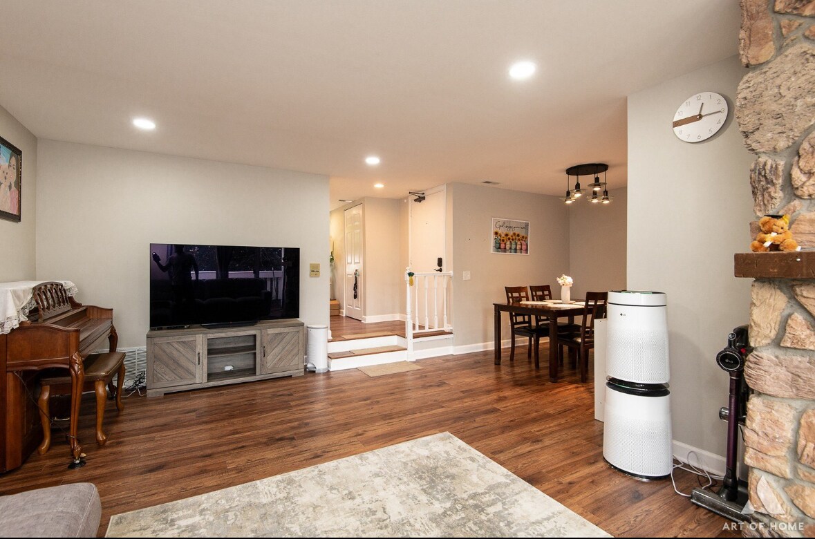 Building Photo - 257 Coventry Cir