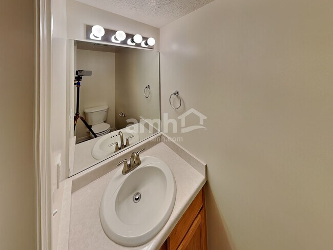 Building Photo - 2049 S Fremont Crest Ave W