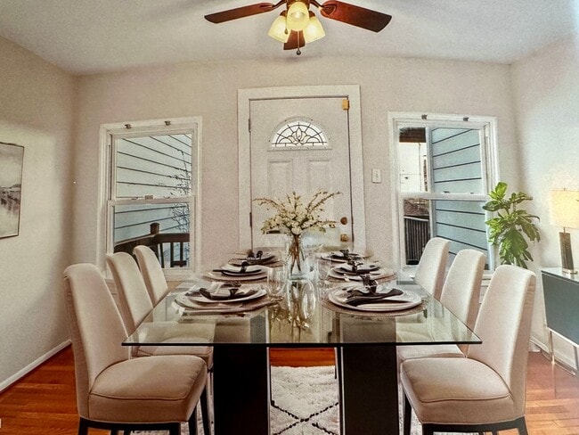 Building Photo - 3 bed 2 bath - Parking!!!  Pets Welcome!!!