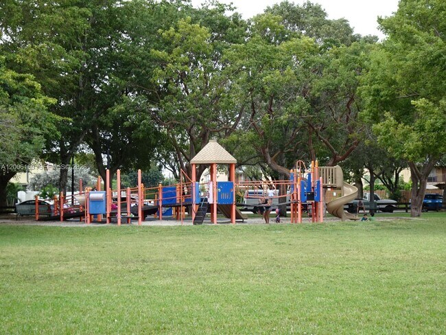 Building Photo - 7921 SW 152nd Ave