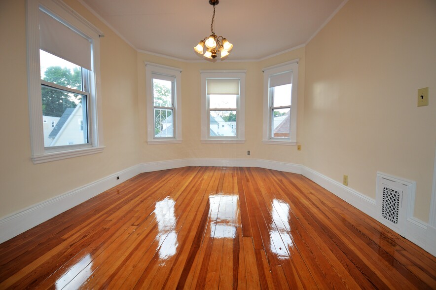 Building Photo - 39 Montfern Ave