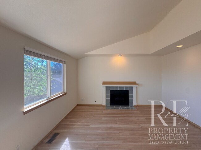Building Photo - Immaculate Bremerton Home with Expansive Yard, Multiple Living Areas & Designer Kitchen