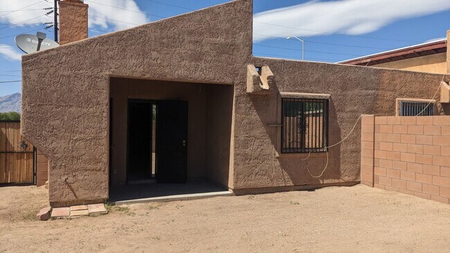 Building Photo - pm1001