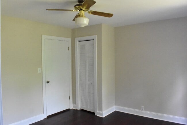 Building Photo - 3 BR, 2 BA West End Rancher