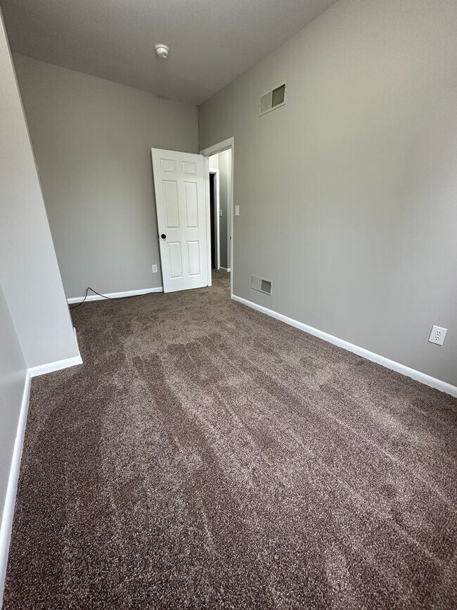 Building Photo - 363 Locust St