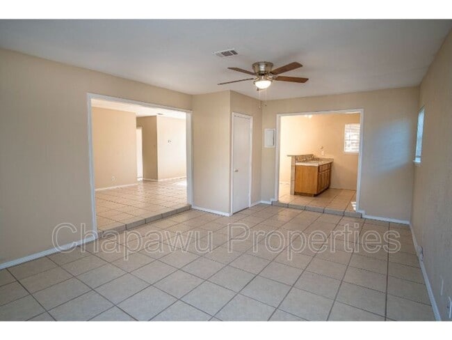 Building Photo - 6916 Shady Grove Dr