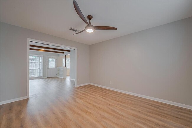 Building Photo - 605 Sorrento Dr