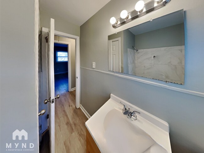 Building Photo - 303 Alda Dr