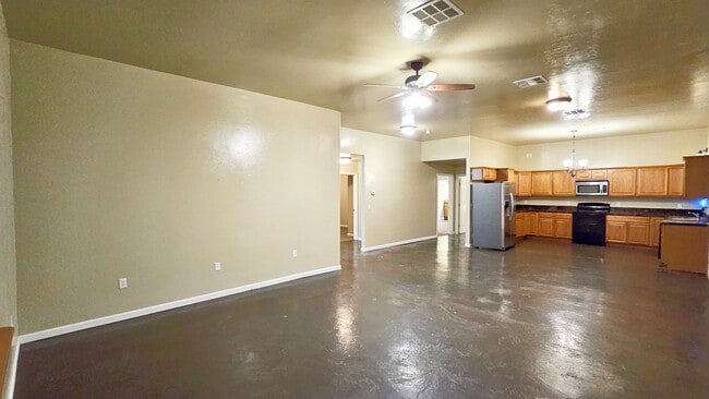 Building Photo - Rural Living- 4 bed/2.5 bath-Piedmont