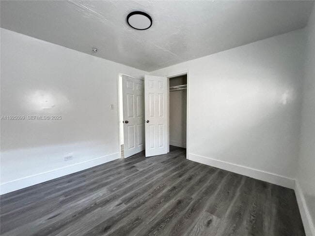 Building Photo - 4017 SW 24th St