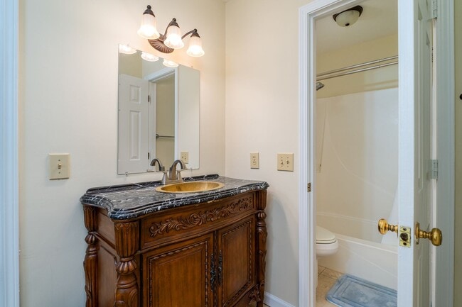Building Photo - Mount Pleasant Townhome for Rent!