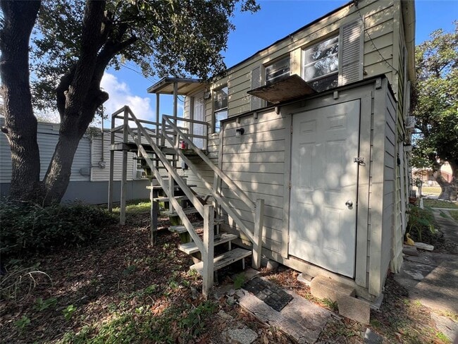 Building Photo - 201 Olive Ave