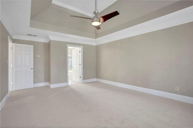 Building Photo - 2020 Oak Ln