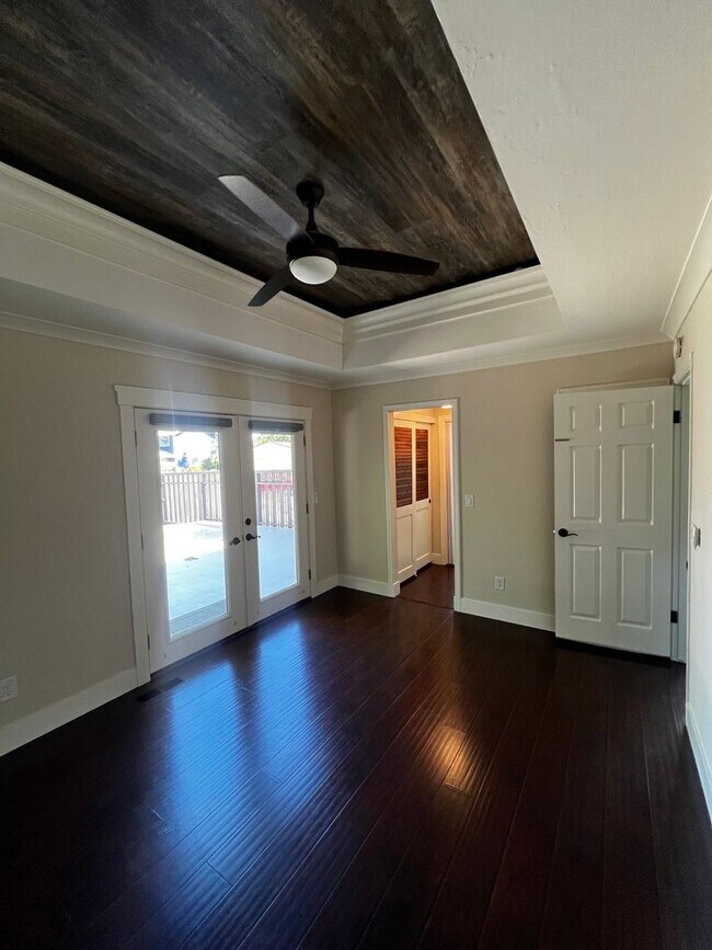 Building Photo - Remodeled Single Story 3 Bedroom/2 Bathroo...