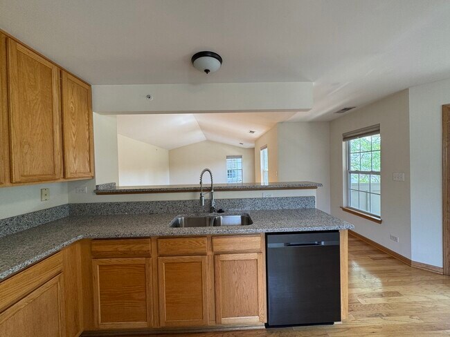 Building Photo - 2268 Vanderbilt Dr