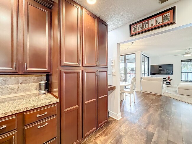 Building Photo - Gorgeous 3 bedroom Corner Unit with Lake view in Coconut Creek