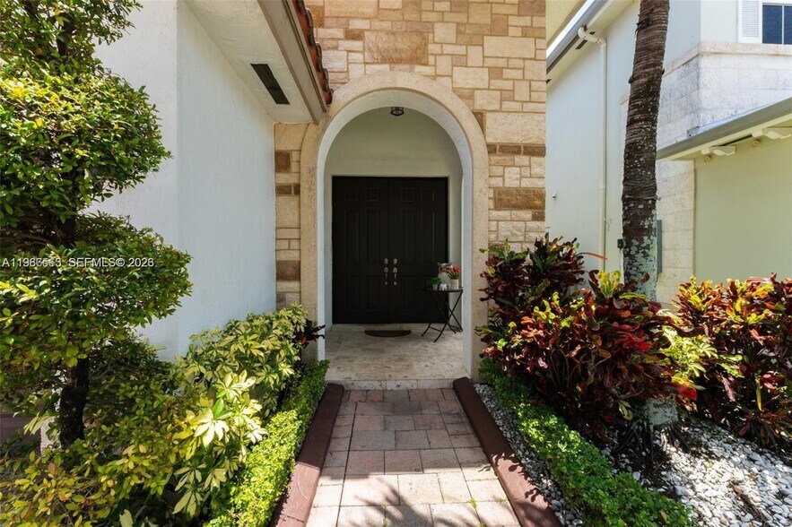 Building Photo - 10560 NW 69th Ter