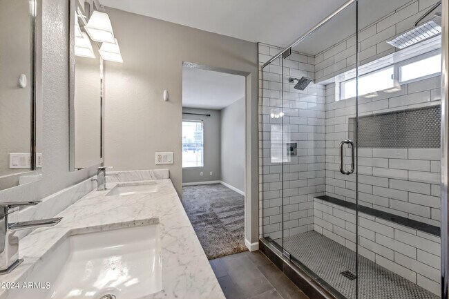 Building Photo - 2075 S Peppertree Dr