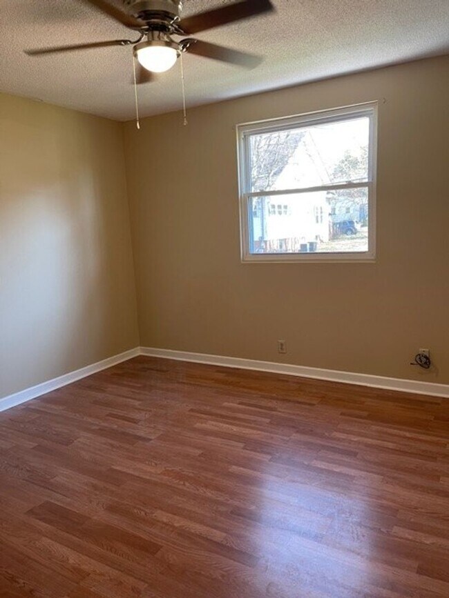 Building Photo - 518 Rhodwin Ave