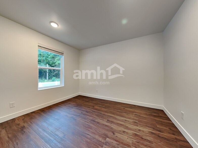 Building Photo - 8037 Dagny St SW