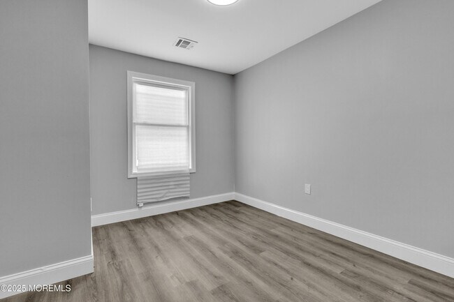 Building Photo - 1216 Heck Ave