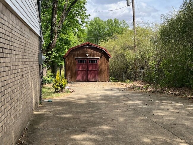 Building Photo - Renovated 3 Bedroom 1.5 Bath Home for Rent!