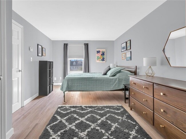 Building Photo - 32 Hamlin Ave