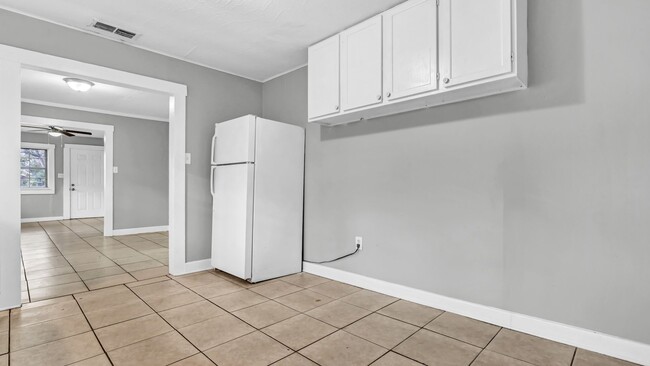 Building Photo - Charming 3bed/1bath Home in St Pete! Avail...