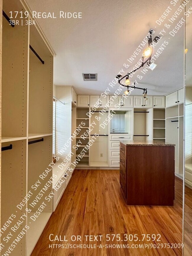 Building Photo - 1719 Regal Ridge St