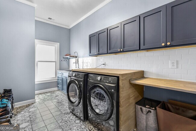 Building Photo - 300 Island Cove Dr