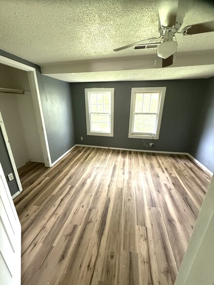 Building Photo - 10 Suncrest Ter