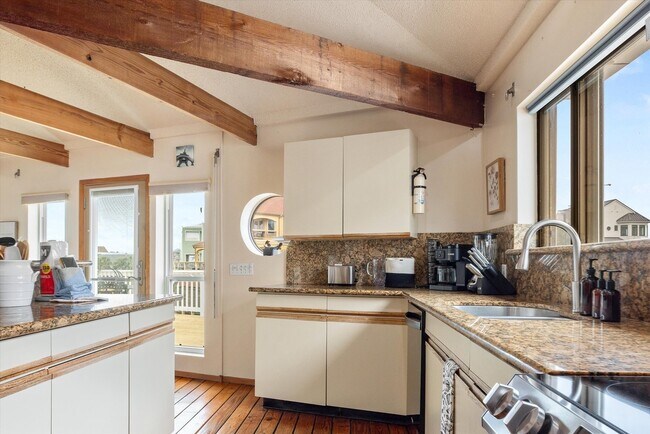Building Photo - 164 Bora Bora Dr