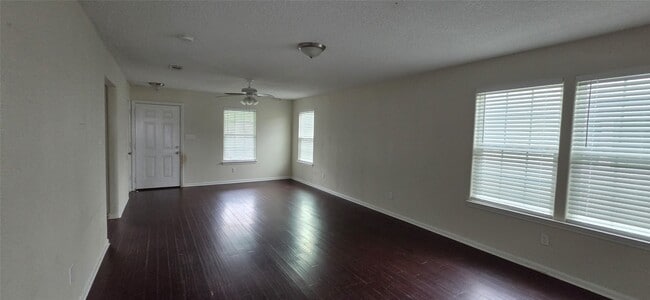 Building Photo - 725 E Columbus Dr