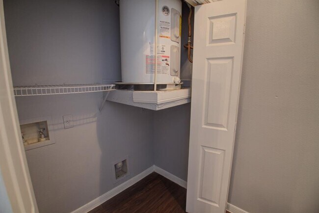 Building Photo - 2320 Gracy Farms Ln