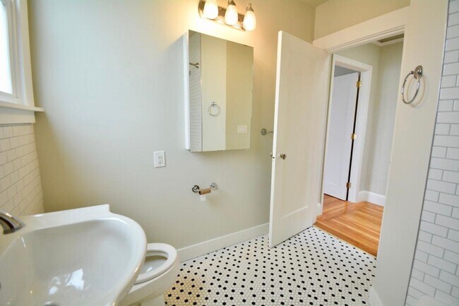 Building Photo - Beautifully Restored, Historic 3 BR + Bonus Room | 1 BA home in the Parkside/Sunset District