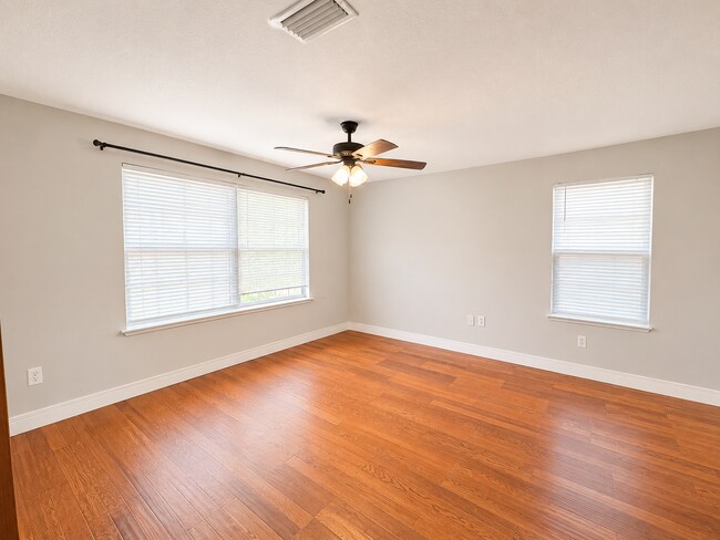 Building Photo - Charming 3-Bedroom Home with Bonus Room on Spacious Lot – Lake City