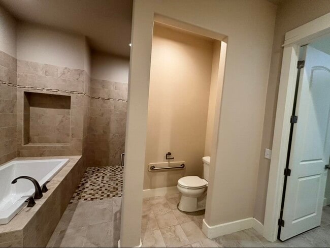 Building Photo - 112 Tuscan Dr