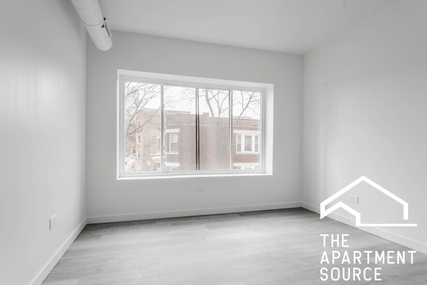 Building Photo - 6100 N Paulina St