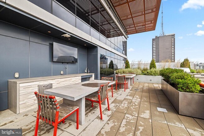 Building Photo - 1213 Walnut St