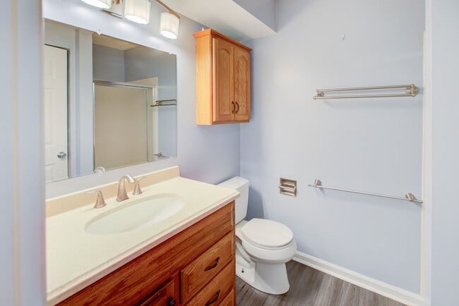 Building Photo - 2 Bed, 2 Bath Centrally Located Condo in G...