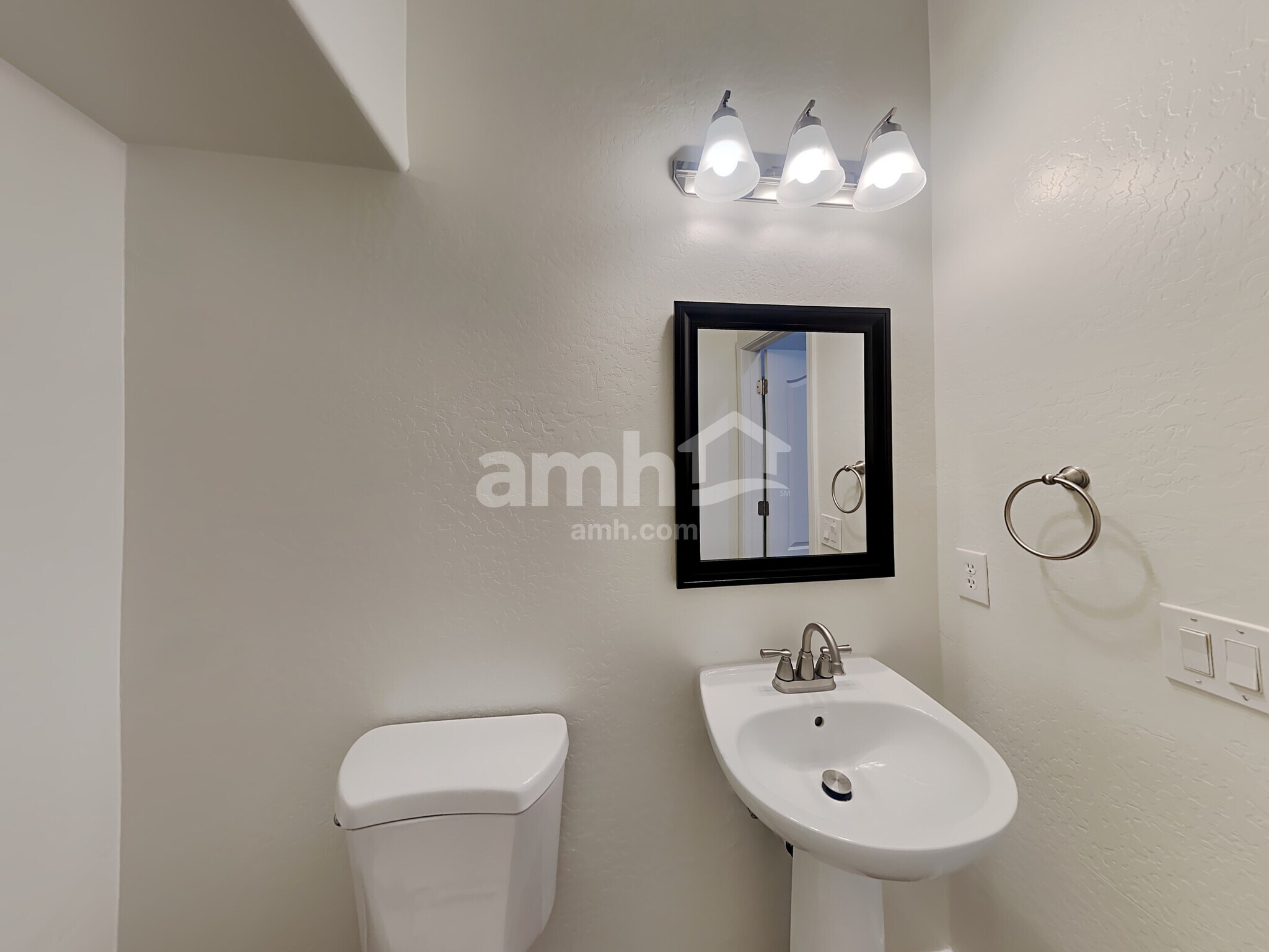 Building Photo - 2865 S Hansen Dr