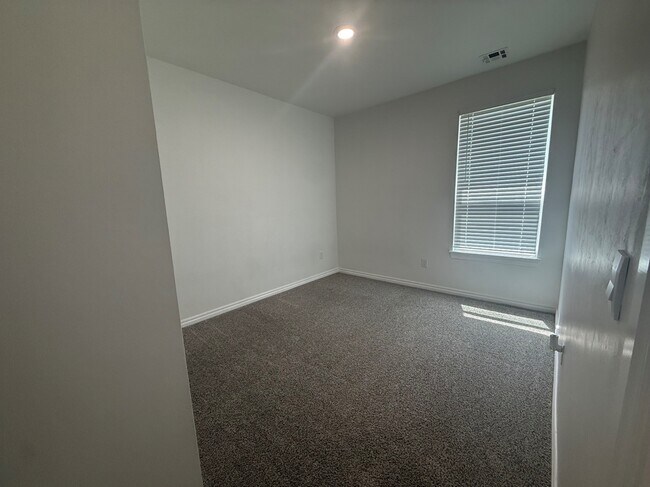 Building Photo - 9048 NW 149th Ter