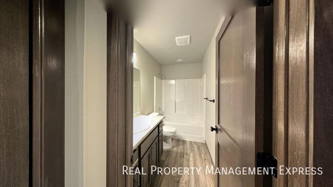 Building Photo - Modern 3-Bedroom Home with Convenience & Style in Harrisburg, SD