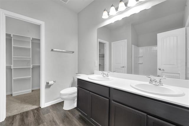 Building Photo - 5165 Glen Eden Dr