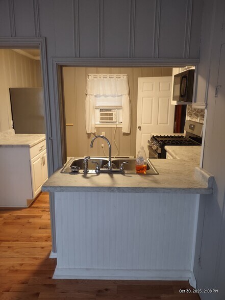 Building Photo - 218 Lawrence St